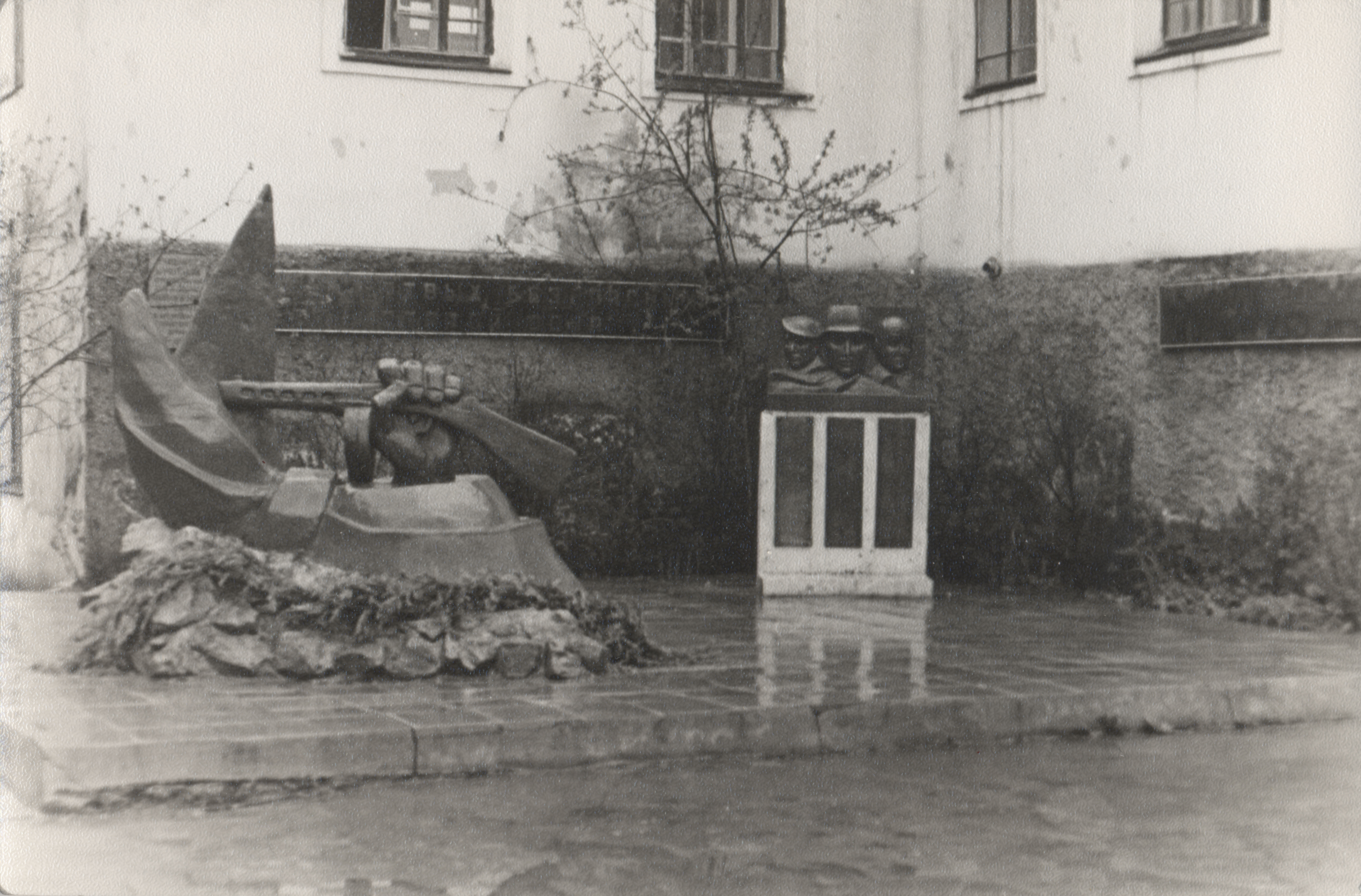 second monument 1974